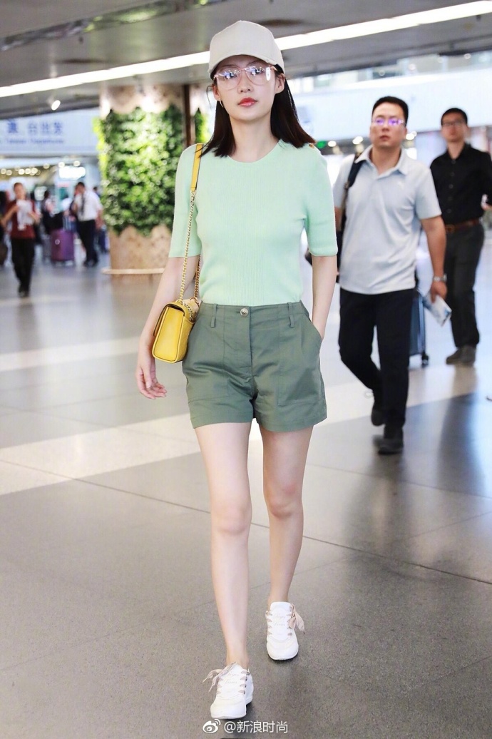 江苏美女明星李沁薄荷绿色系清凉搭配 5