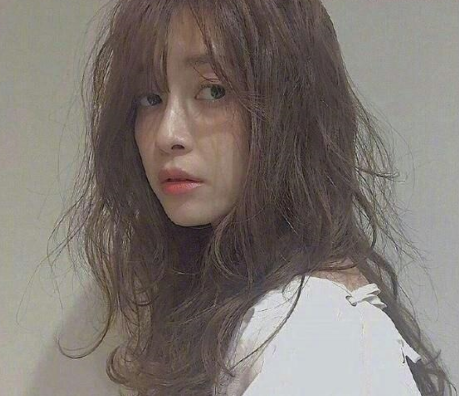 凌乱感卷发可爱美女自拍照 2