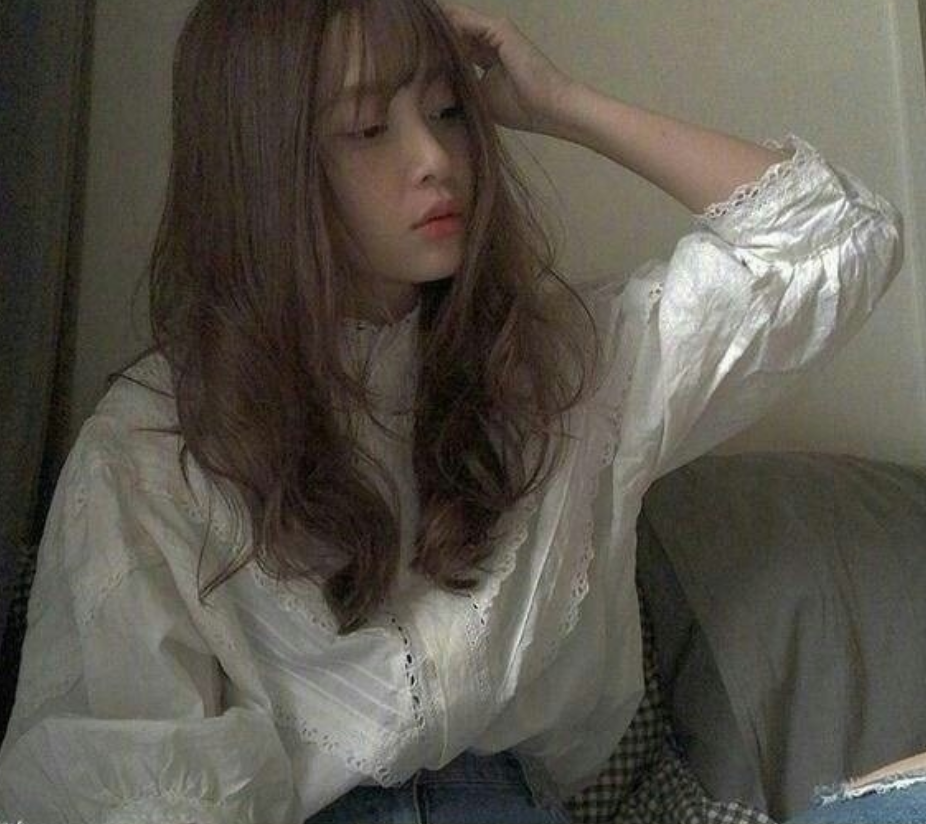 凌乱感卷发可爱美女自拍照 5