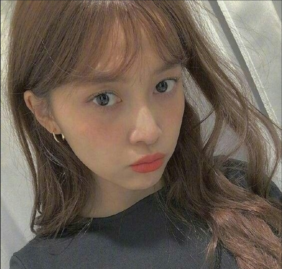 凌乱感卷发可爱美女自拍照 8