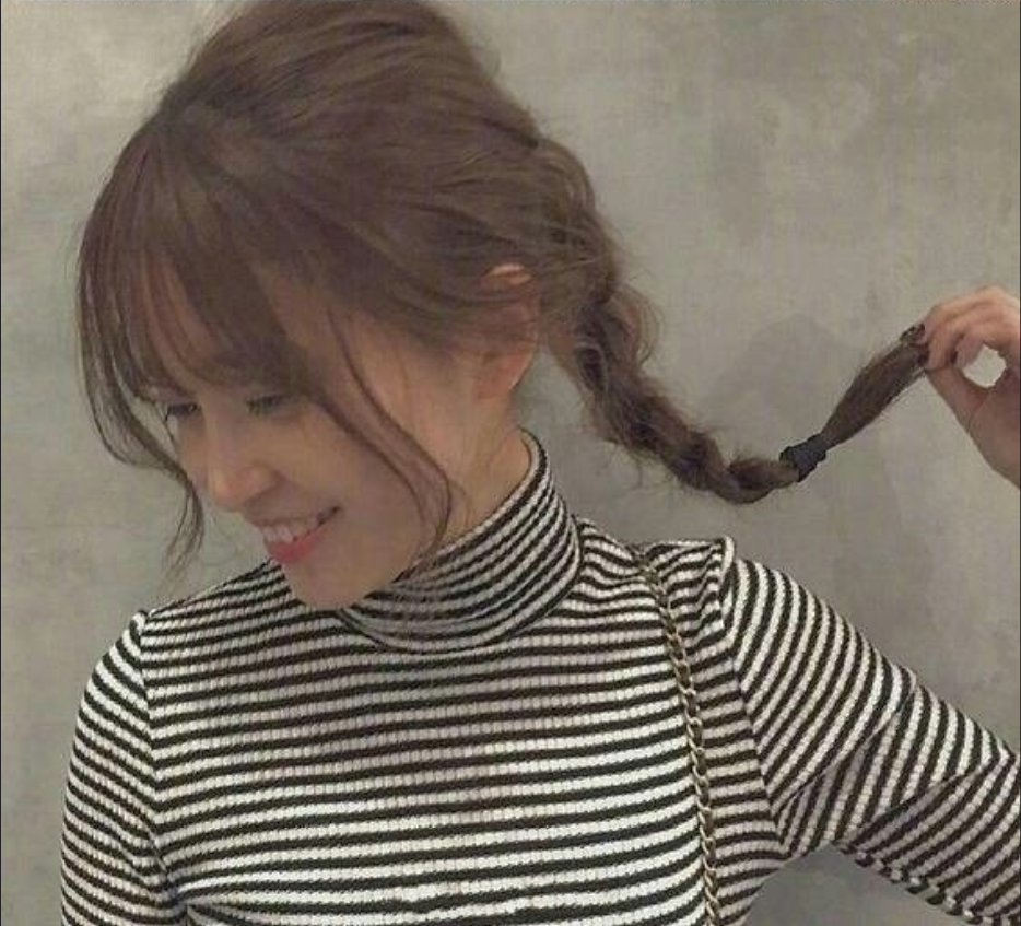 凌乱感卷发可爱美女自拍照 9