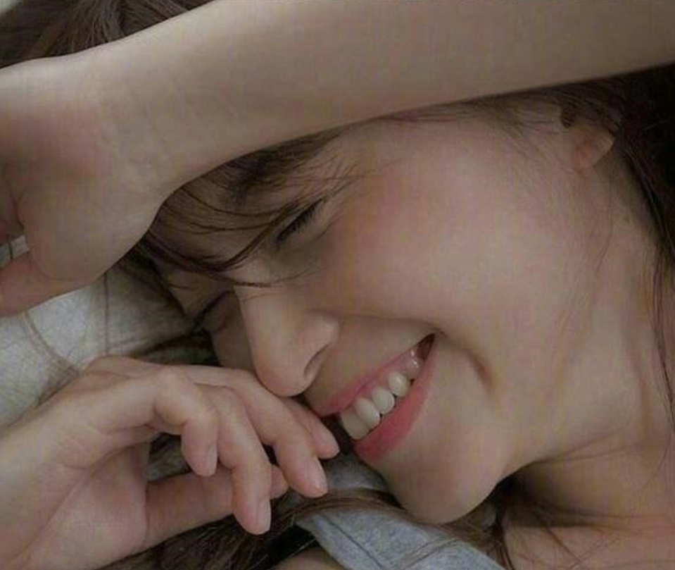 凌乱感卷发可爱美女自拍照 13