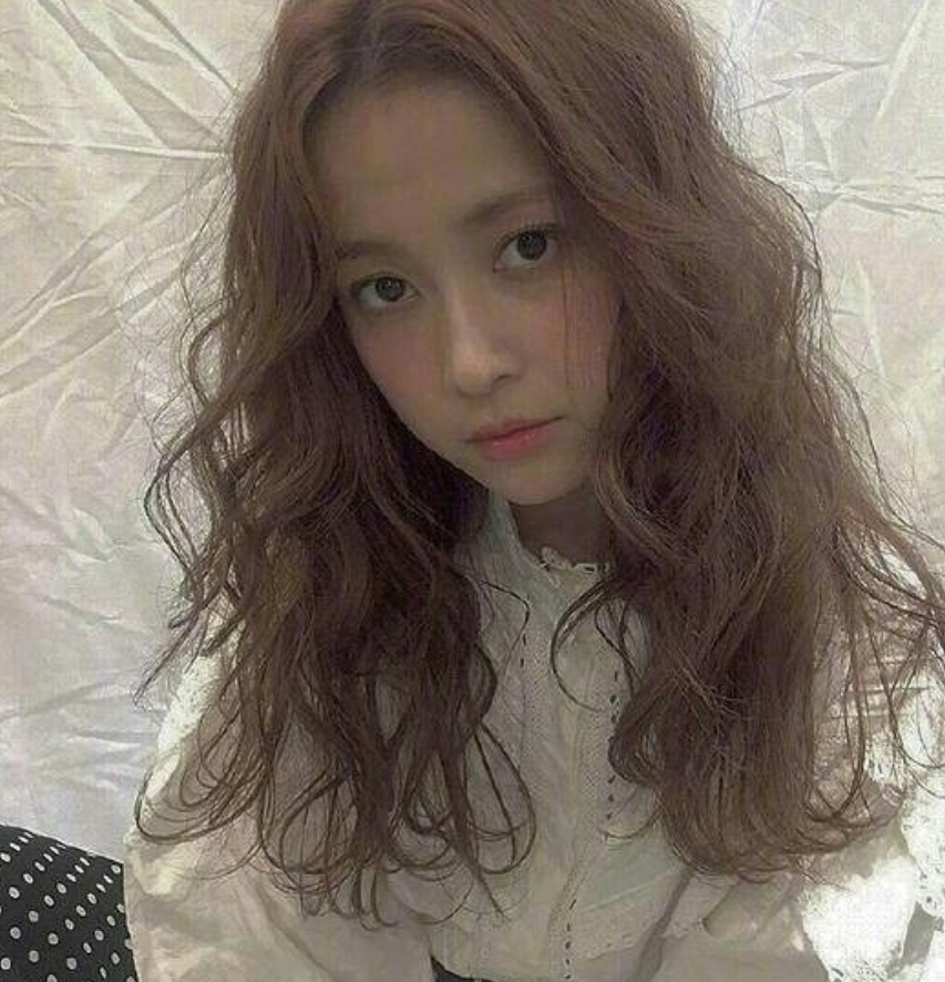 凌乱感卷发可爱美女自拍照 16