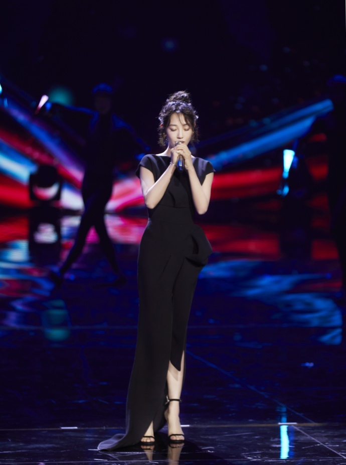 内地女明星白百何黑色礼服造型精致美丽图片 9