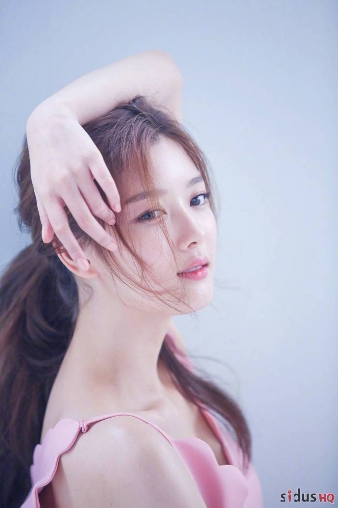 韩国美女明星金裕贞妹纸发光的美颜图片 3