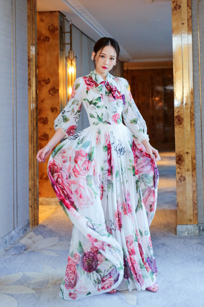台湾美女明星陈乔恩印花束腰纱裙温柔优雅迷人 9