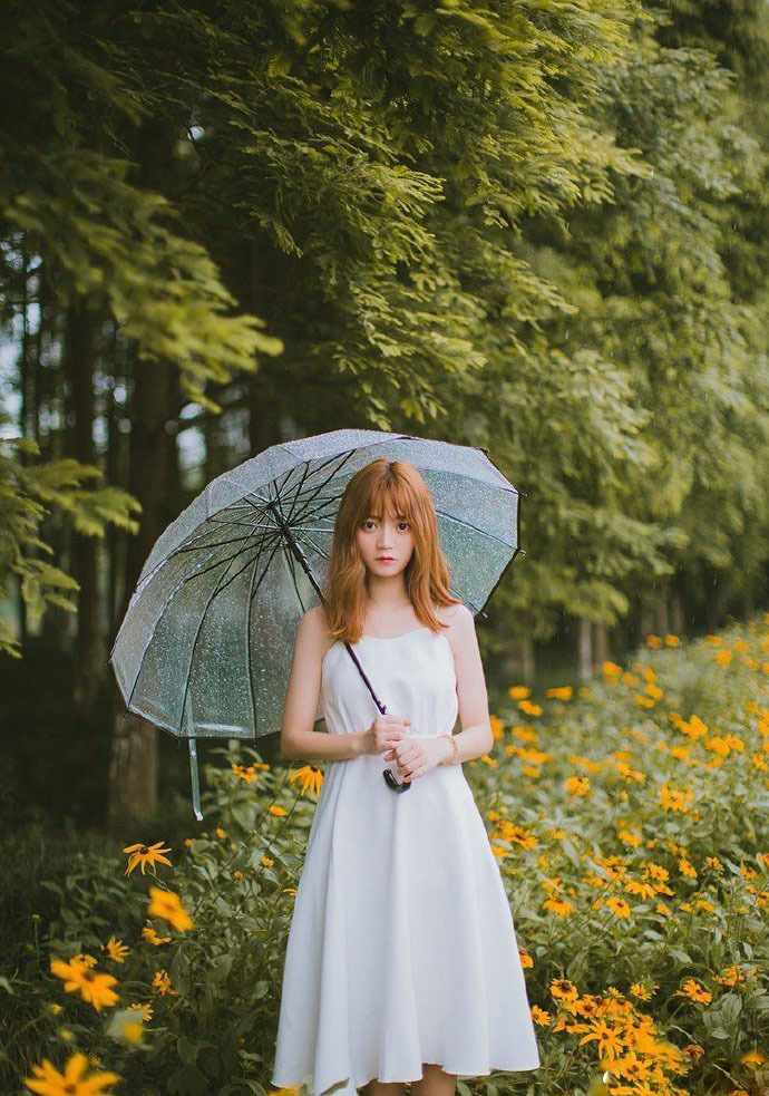 甜美大眼萝莉美女雨后街拍写真 3