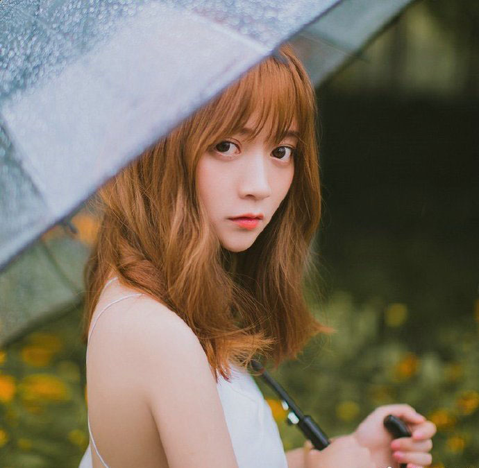 甜美大眼萝莉美女雨后街拍写真 6
