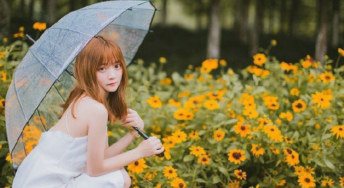 甜美大眼萝莉美女雨后街拍写真 8