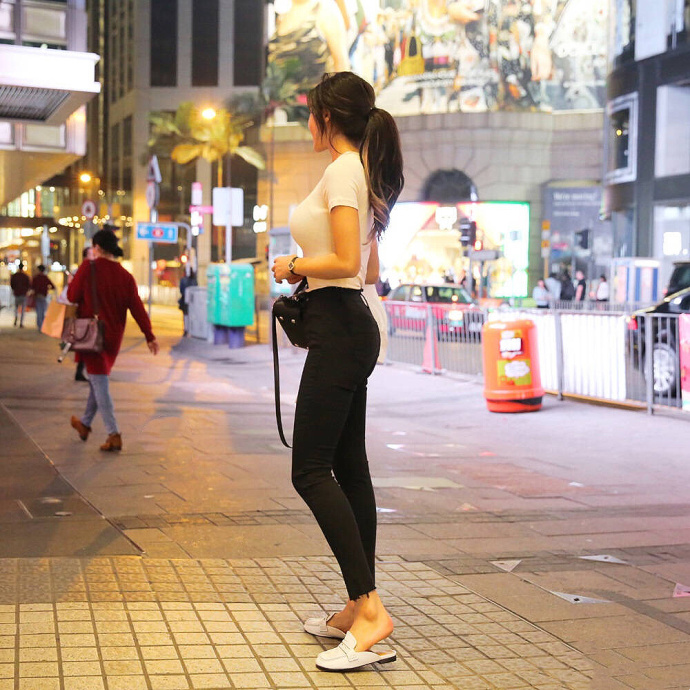 知性美女街头随性时尚街拍图片 6