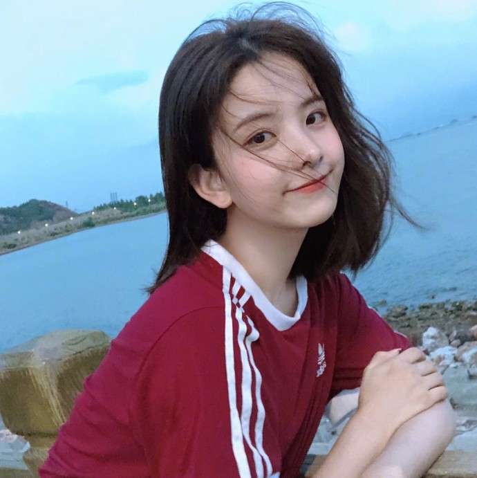 长度刚刚好的锁骨发头发蓬松自然感