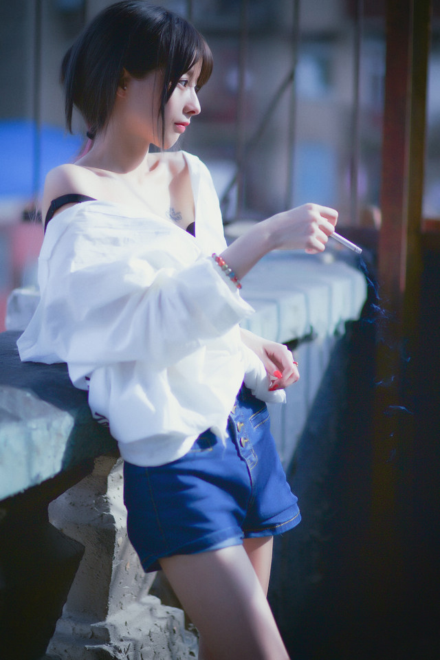 清纯美女小家碧玉凌厉风写真 5