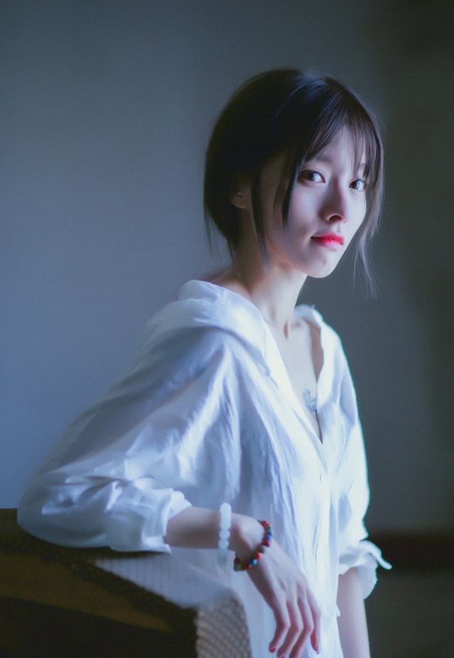 清纯美女小家碧玉凌厉风写真 6