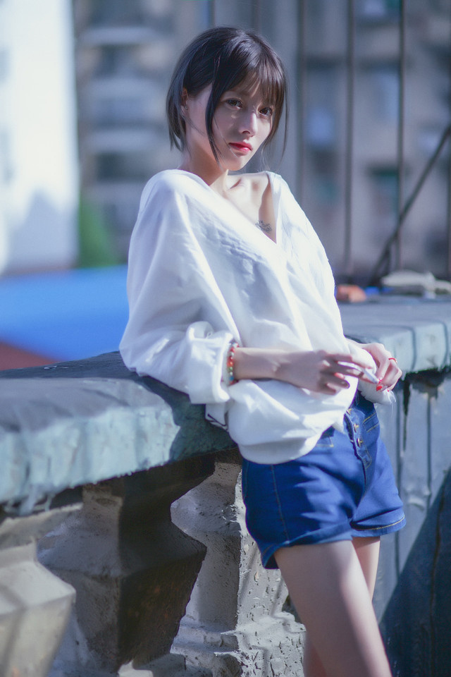 清纯美女小家碧玉凌厉风写真 7