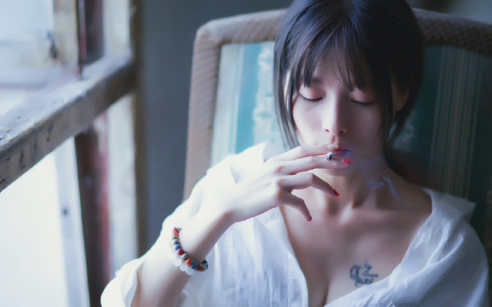 清纯美女小家碧玉凌厉风写真 8