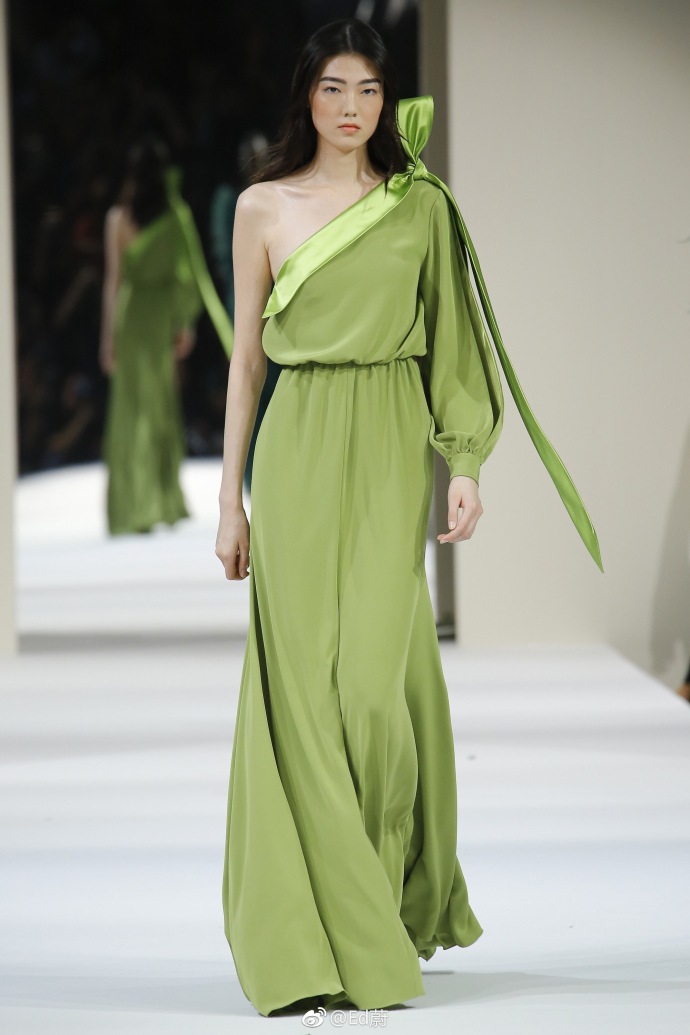 Alexis Mabille Couture F/W 2018以清新和性感为主题的礼 6
