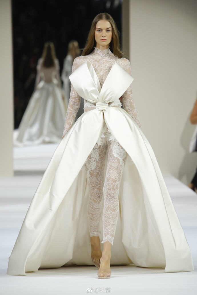 Alexis Mabille Couture F/W 2018以清新和性感为主题的礼 7