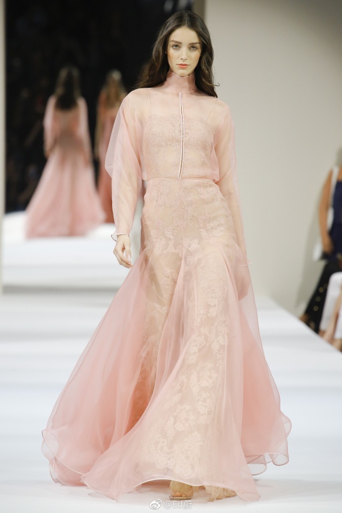 Alexis Mabille Couture F/W 2018以清新和性感为主题的礼 8