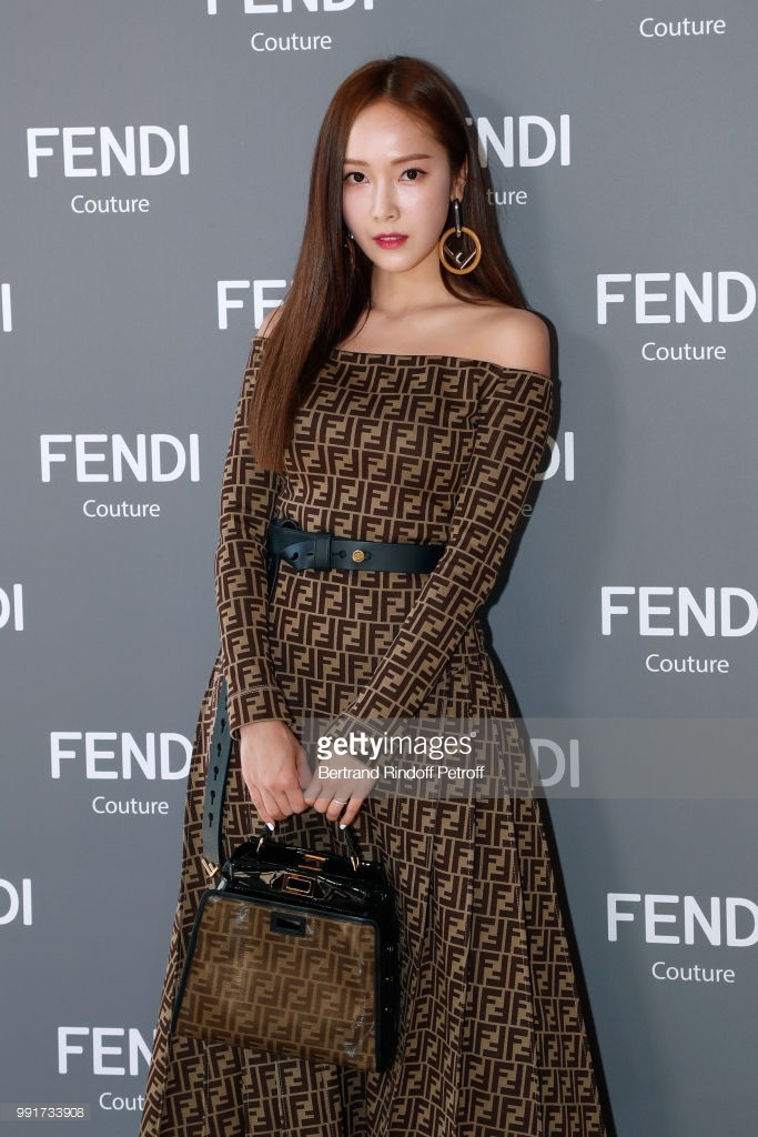 韩国美女欧尼郑秀妍巴黎高定时装周高清图片 4