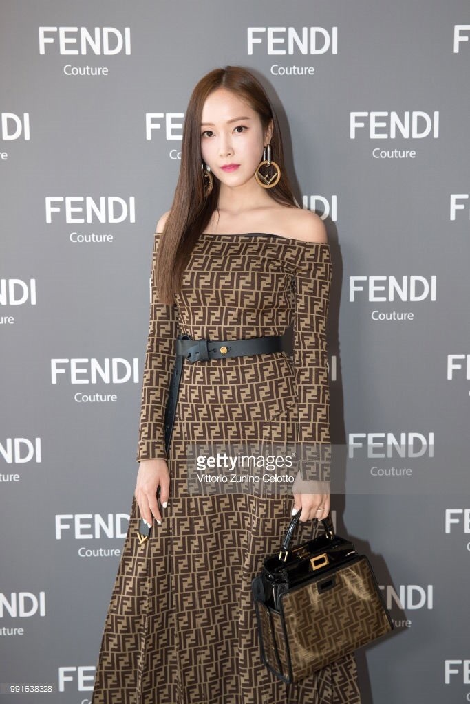 韩国美女欧尼郑秀妍巴黎高定时装周高清图片 6