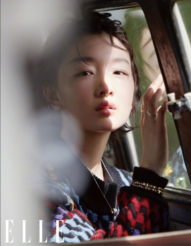 河北美女明星周冬雨登上ELLE中国版八月刊封面时 7
