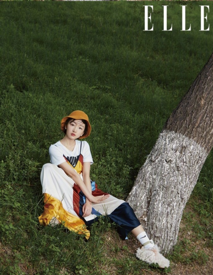 河北美女明星周冬雨登上ELLE中国版八月刊封面时 14