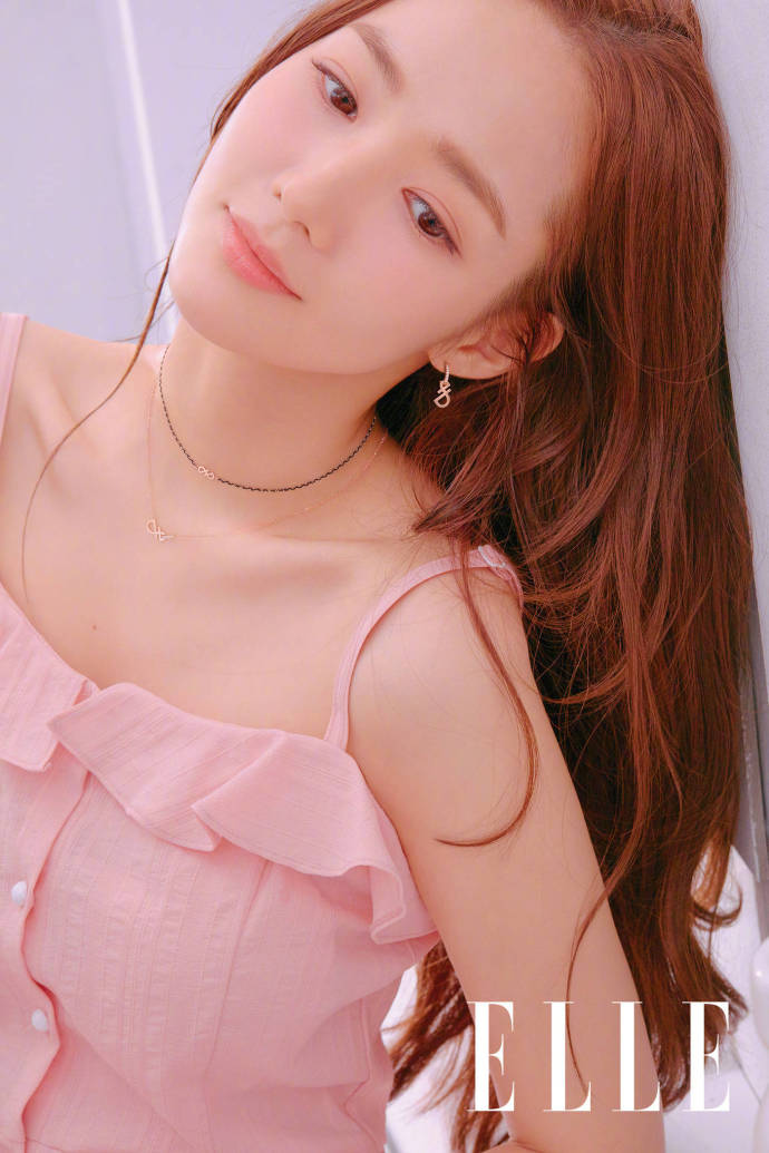 韩国美女演员朴敏英《ELLE》6月刊画报公开 3