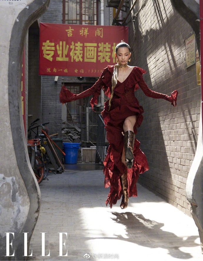 国际超模雎晓雯再登《ELLE 》封面曝光一组时尚大 7