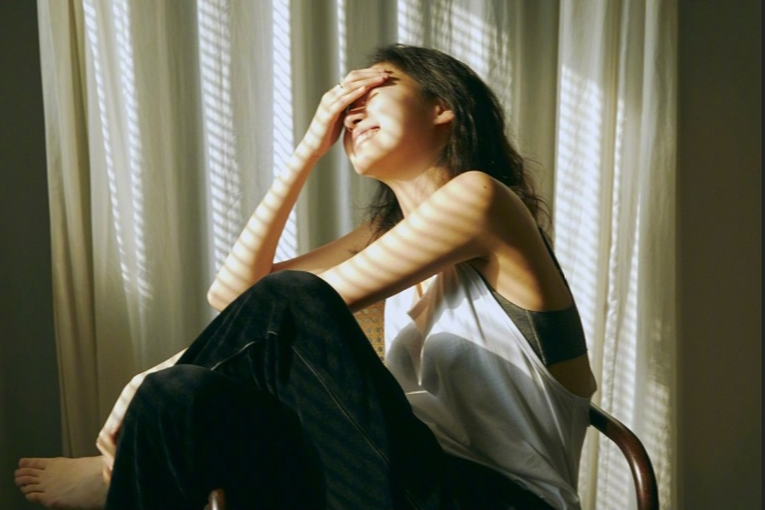 韩国美女明星金高银素颜登上韩国版《Esquire》 8