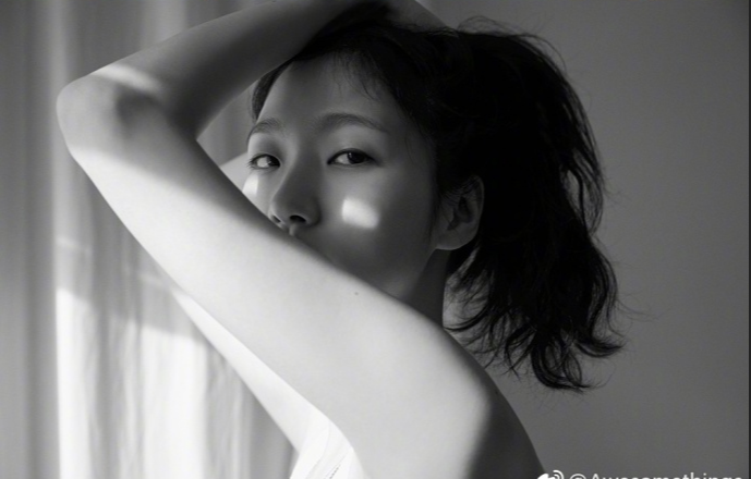 韩国美女明星金高银素颜登上韩国版《Esquire》 9