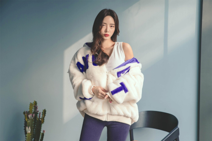 清纯美女图片:这小细腿穿什么都好看 2