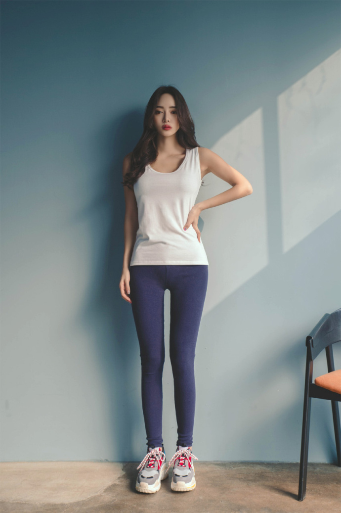 清纯美女图片:这小细腿穿什么都好看 7