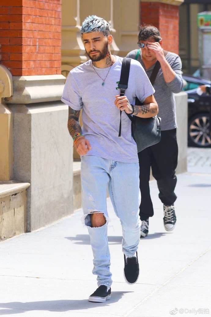 欧美男明星帅哥美渣Zayn Malik蓝色发型纽约出街街 2