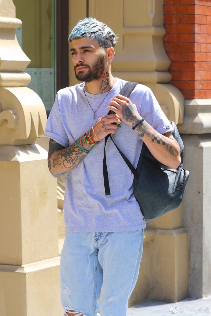 欧美男明星帅哥美渣Zayn Malik蓝色发型纽约出街街 3