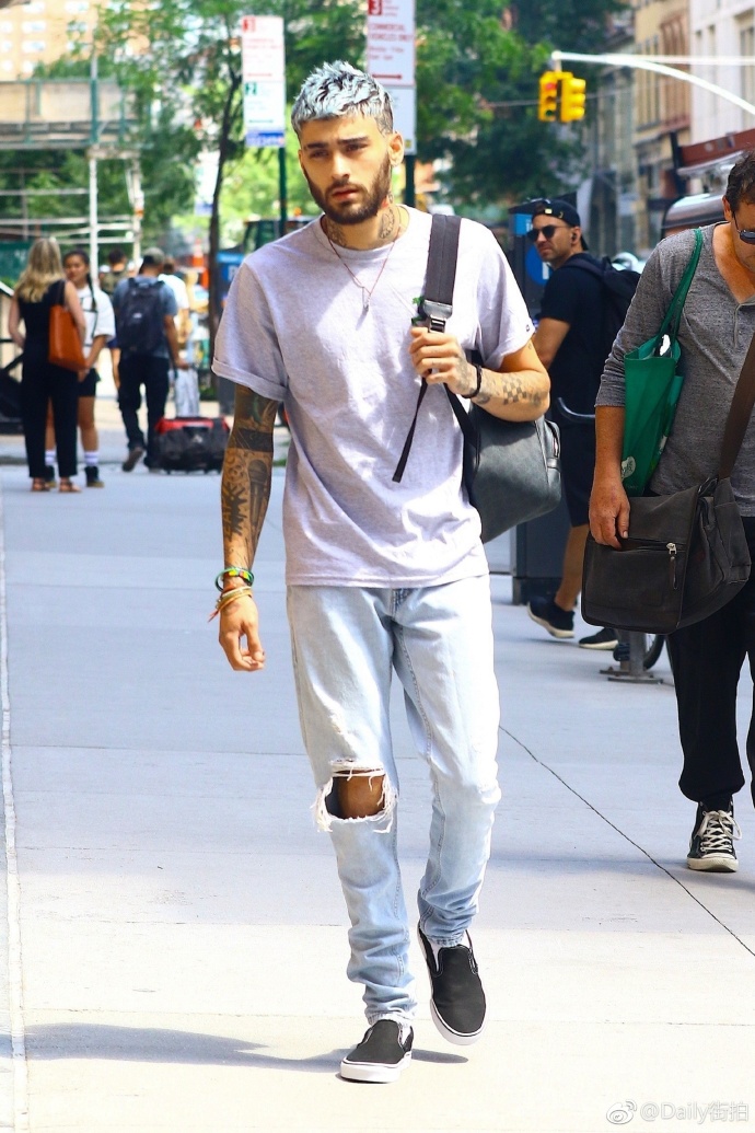 欧美男明星帅哥美渣Zayn Malik蓝色发型纽约出街街 4