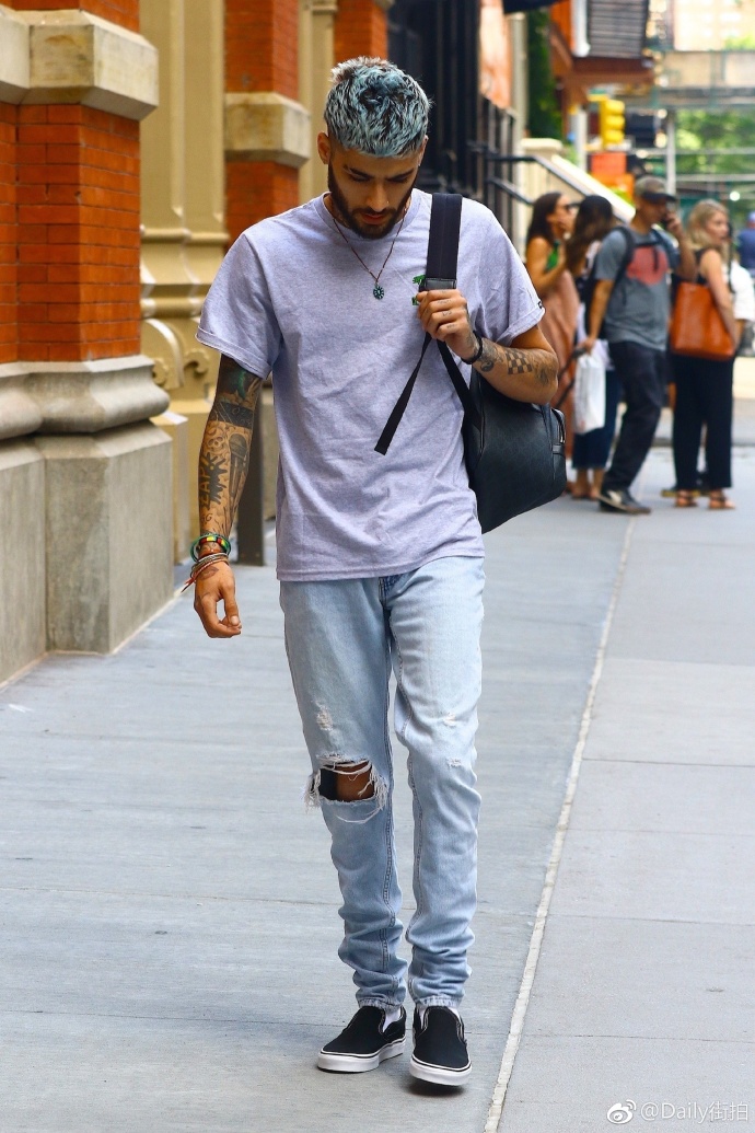 欧美男明星帅哥美渣Zayn Malik蓝色发型纽约出街街 5