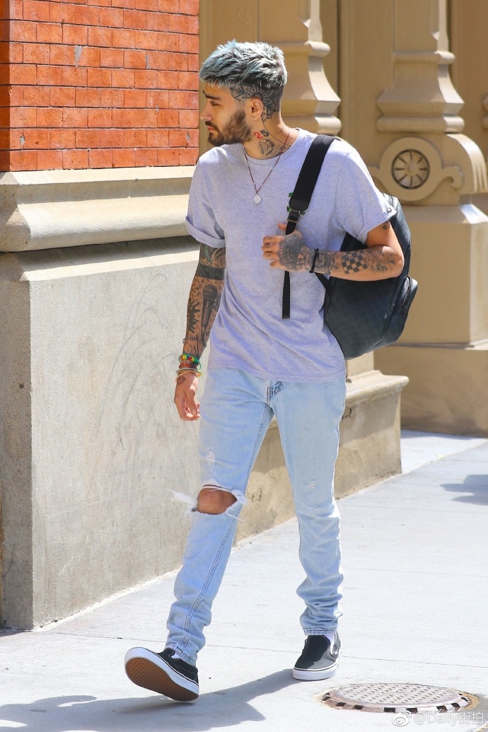 欧美男明星帅哥美渣Zayn Malik蓝色发型纽约出街街 7