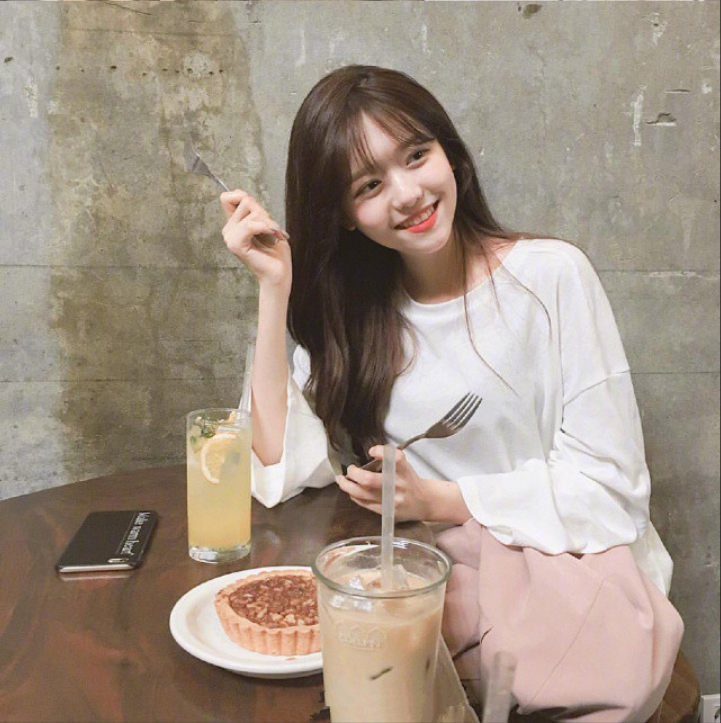 笑颜超甜的元气美少女图片 13