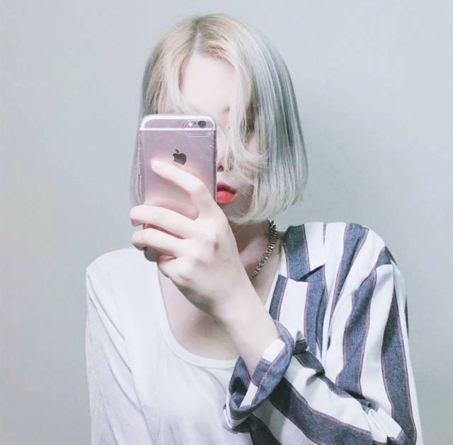 短发美女浅色发色发型参考