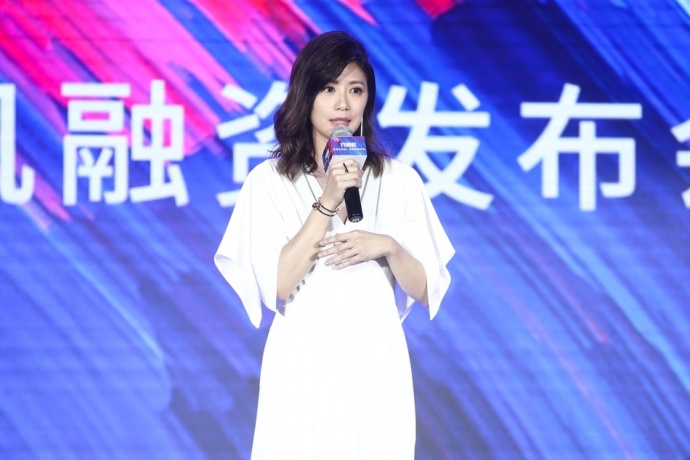 台湾美女明星贾静雯白色深V连衣裙出席活动女神 2