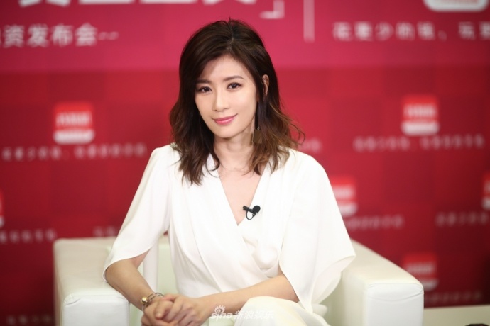 台湾美女明星贾静雯白色深V连衣裙出席活动女神 5