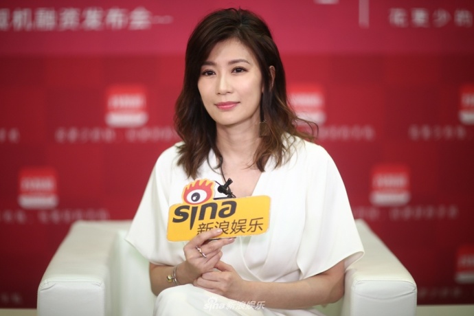 台湾美女明星贾静雯白色深V连衣裙出席活动女神 7