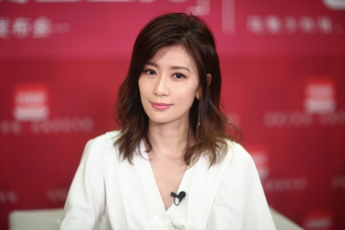 台湾美女明星贾静雯白色深V连衣裙出席活动女神 8