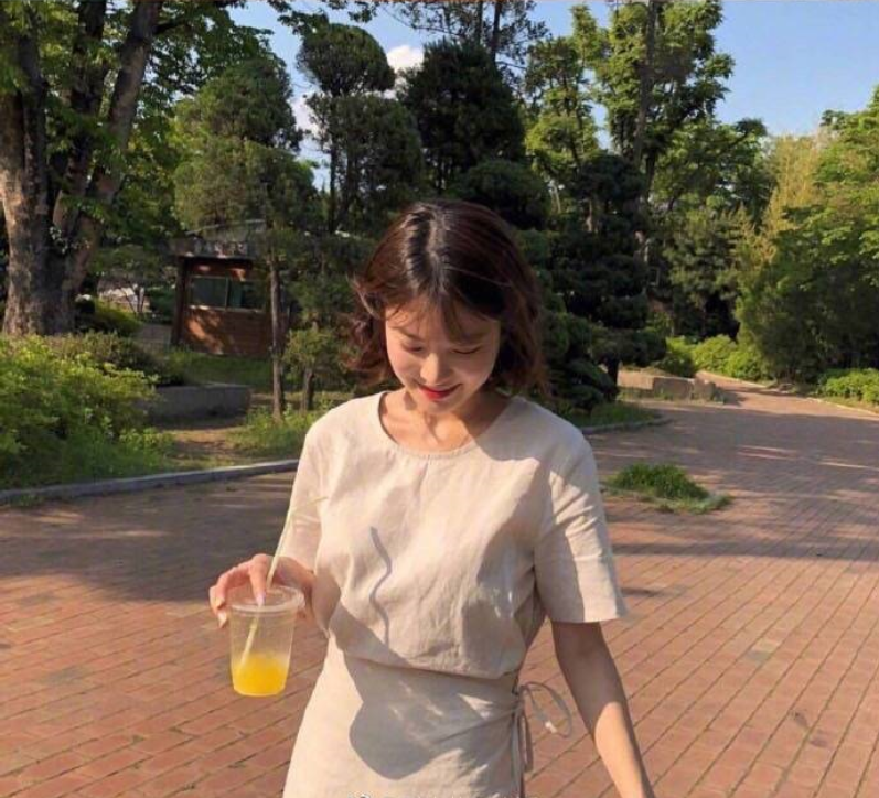 简约舒适穿搭不挑身材范本 10
