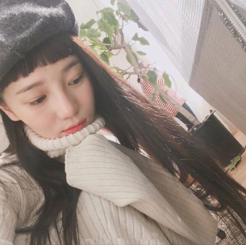 可爱感十足的超短刘海清纯美女图片 2