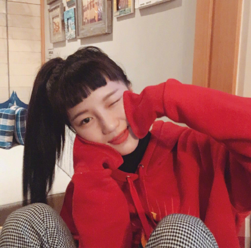 可爱感十足的超短刘海清纯美女图片 3