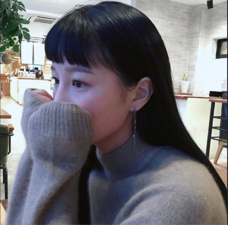 可爱感十足的超短刘海清纯美女图片 5