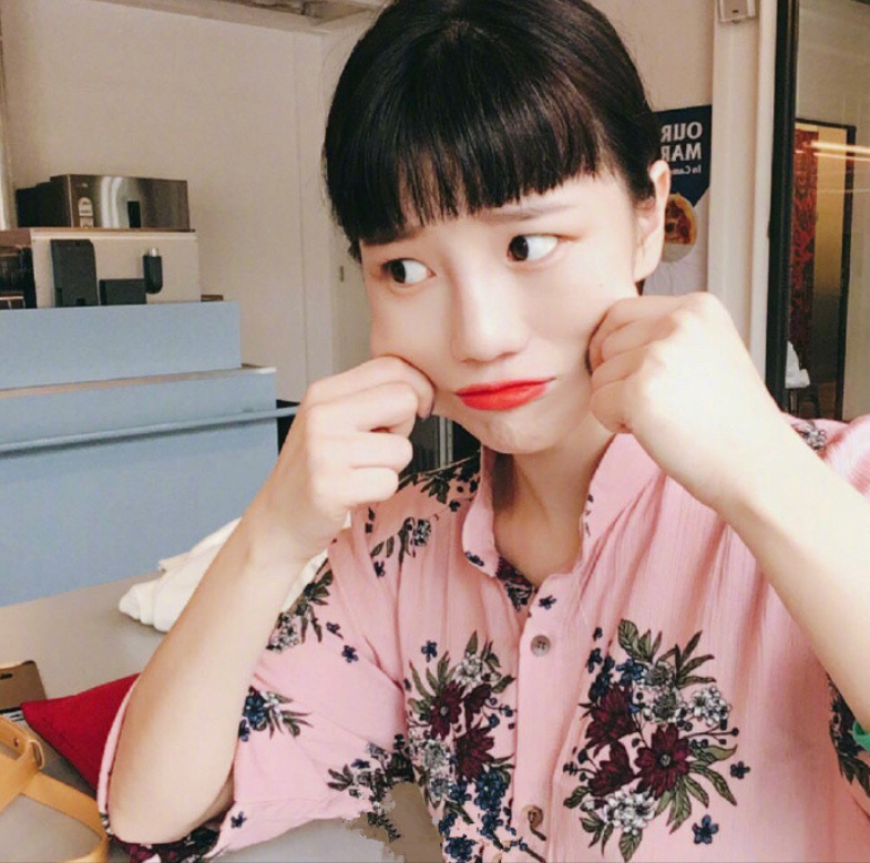 可爱感十足的超短刘海清纯美女图片 6