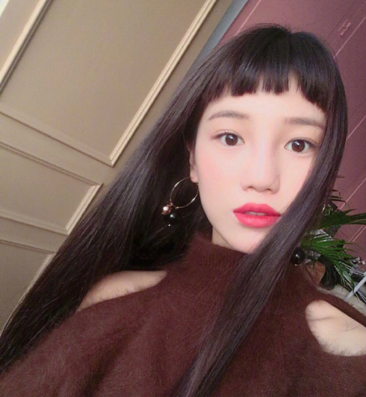 可爱感十足的超短刘海清纯美女图片 7