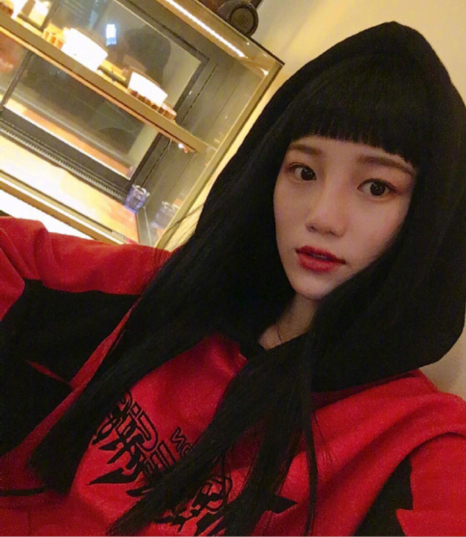 可爱感十足的超短刘海清纯美女图片 9